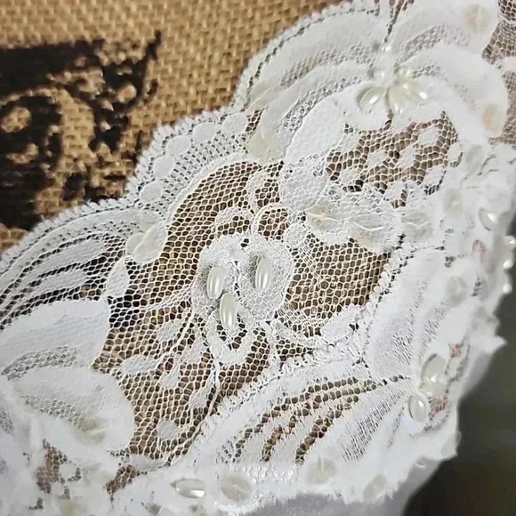 Beautiful lace and pearl Vintage Satin Robe & Chemise Set. Size Medium/small - Picture 4 of 14